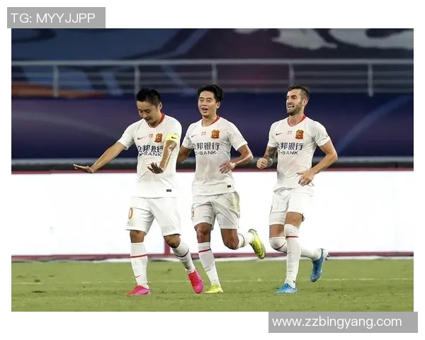 武汉足球队团结奋进展现团队协作精神助力赛场辉煌成就